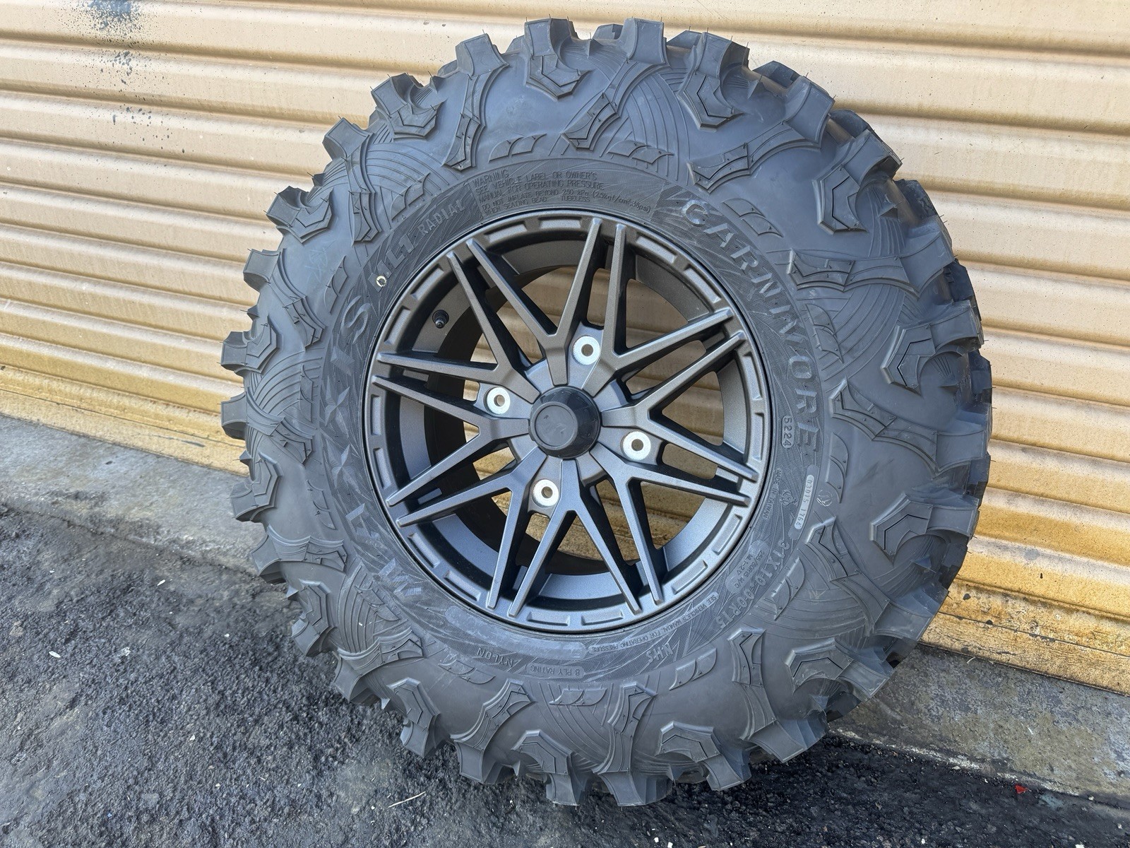 1-2025 KAWASAKI KRX 1000 4 SEATER WHEEL TIRE 31x10x15 MAXXIS CARNIVORE GREY