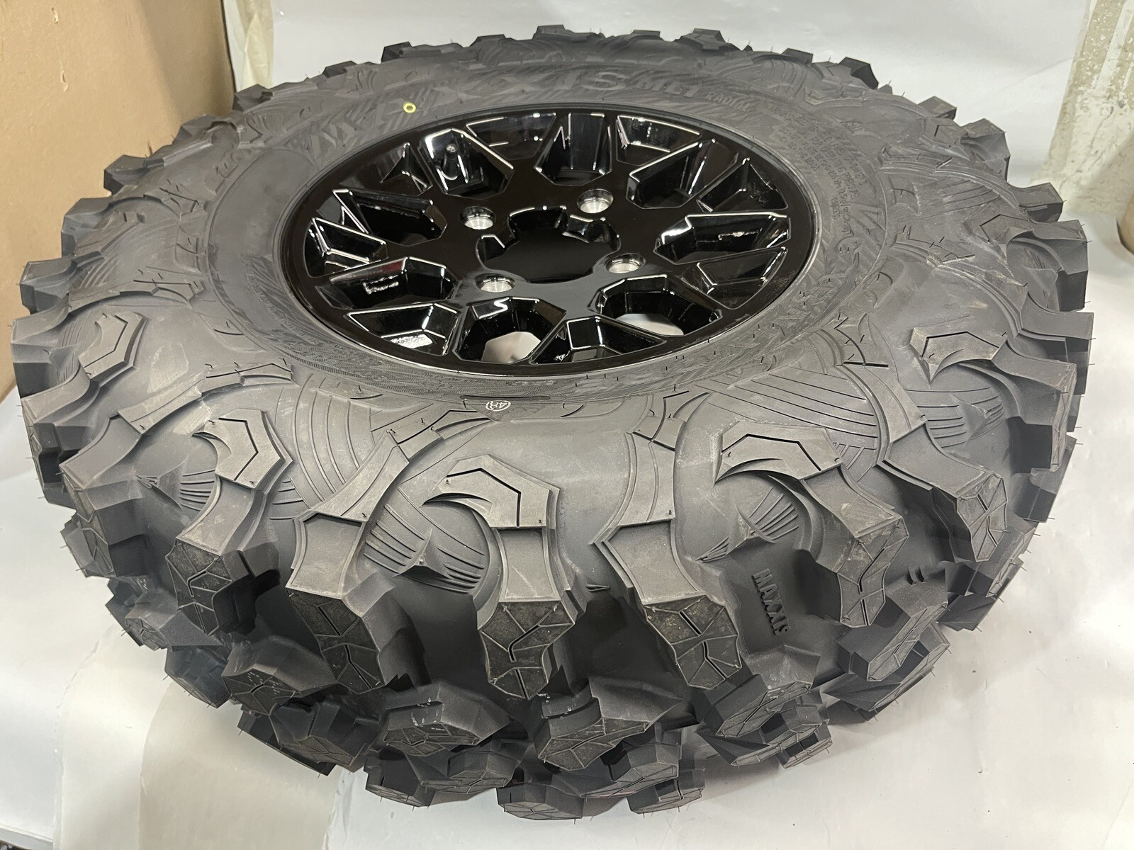 1-2022-2024 CAN-AM MAVERICK X3  BLACK WHEEL TIRE 30x10x14 MAXXIS CARNIVORE ML1.